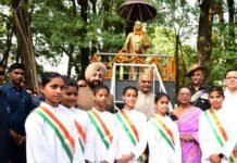 तीन दिवसीय दौरे पर देहरादून पहुंचे पूर्व राष्ट्रपति राम नाथ कोविंद, बाबा साहेब डॉ. भीमराव आंबेडकर की प्रतिमा पर की पुष्पांजलि अर्पित former President Ram Nath Kovind paid floral tributes to Dr BR Ambedkar