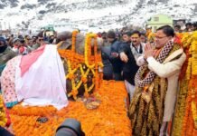 ग्यारहवें ज्योतिर्लिंग भगवान केदारनाथ धाम के कपाट श्रद्धालुओं के दर्शन के लिए खोले गये, मुख्यमंत्री ने देश एवं प्रदेश की सुख-समृद्धि की बाबा केदार से की प्रार्थना kedarnath temple doors opening