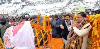 ग्यारहवें ज्योतिर्लिंग भगवान केदारनाथ धाम के कपाट श्रद्धालुओं के दर्शन के लिए खोले गये, मुख्यमंत्री ने देश एवं प्रदेश की सुख-समृद्धि की बाबा केदार से की प्रार्थना kedarnath temple doors opening