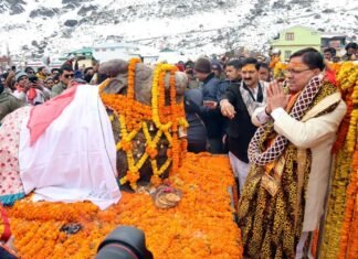 ग्यारहवें ज्योतिर्लिंग भगवान केदारनाथ धाम के कपाट श्रद्धालुओं के दर्शन के लिए खोले गये, मुख्यमंत्री ने देश एवं प्रदेश की सुख-समृद्धि की बाबा केदार से की प्रार्थना kedarnath temple doors opening