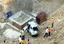 दुखद: शादी के खरीदारी करने ऋषिकेश जा रहे दो सगे भाइयों की कार खाई में गिरी, दोनों की मौत muni ki reti car accident