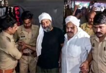 अतीक-अशरफ हत्या मामले में बड़ी कार्रवाई, पांच पुलिसकर्मियों को किया सस्पेंड Five policemen suspended in Atiq-Ashraf murder case