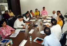 उत्तराखंड: 15वें वित्त आयोग का पैसा खर्च ना होने पर महाराज ने लगाई अधिकारियों की क्लास, रेड जोन वालों को दी चेतावनी