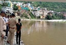 सतपुली : नयार नदी में तैरती हुई लाश मिलने से फैली सनसनी Sensation spread after finding a dead body floating in Nayar river