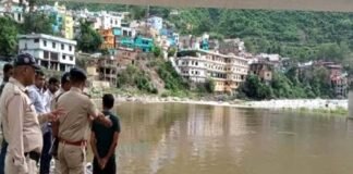 सतपुली : नयार नदी में तैरती हुई लाश मिलने से फैली सनसनी Sensation spread after finding a dead body floating in Nayar river