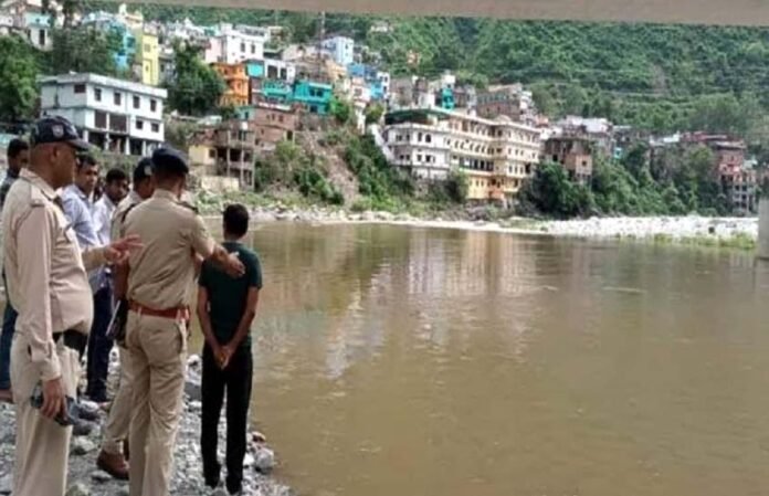 satpuli-nayaar-nadi-me-duba Sensation spread after finding a dead body floating in Nayar river