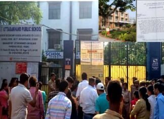 नोएडा प्राधिकरण ने उत्तराखंड पब्लिक स्कूल को किया सील, 1500 छात्रों का भविष्य अधर में, अभिभावक परेशान uttarakhand public school sealed