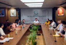 सोसाइटी में बने अवैध कियोस्क को शीघ्र हटाए बिल्डर, ग्रेनो प्राधिकरण के ओएसडी ने बिल्डर को दिए निर्देश Builder should remove the illegal kiosk