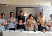 भक्तदर्शन लिखित “गढ़वाल की दिवंगत विभूतियां” पुस्तक का लोकार्पण diwangat Vibhutiyan of Garhwal written by Bhaktadarshan