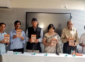 भक्तदर्शन लिखित “गढ़वाल की दिवंगत विभूतियां” पुस्तक का लोकार्पण diwangat Vibhutiyan of Garhwal written by Bhaktadarshan
