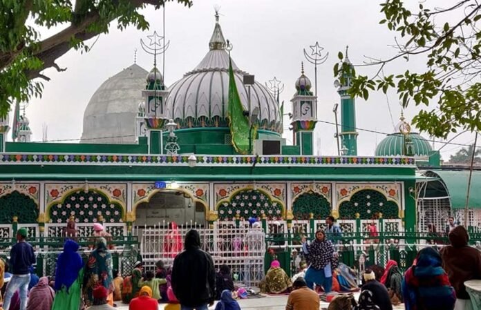 Piran-Kaliyar-Dargah-Hindu- High Court allows Hindu girl to offer Namaz at Piran Kaliyar Dargah