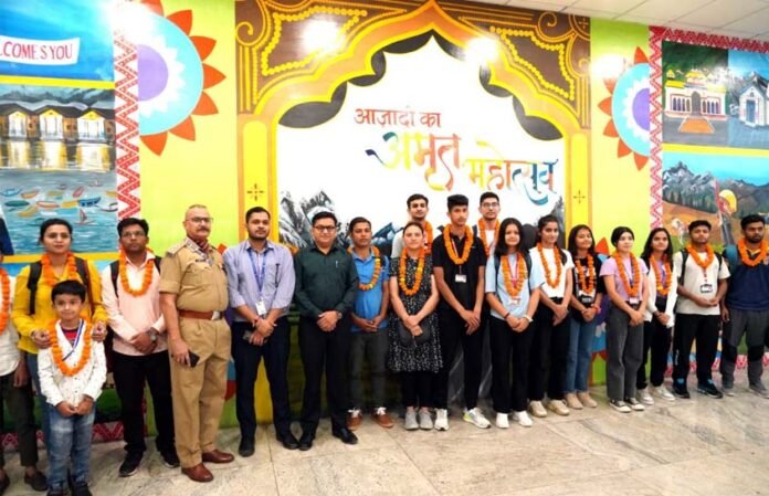 Students of Uttarakhand reached Dehradun safely from Manipur