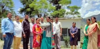 कल्जीखाल ब्लॉक की आंचल ने उत्तराखंड बोर्ड की मेरिट लिस्ट में बनाई जगह, बेहद गरीब परिवार की बेटी बकरियां चराने जाते समय साथ लेकर जाती थी कॉपी-किताब Aanchal secured 24th rank in Uttarakhand in class 12th board exam