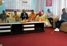 वरिष्ट साहित्यकार बिहारी लाल दनोशी के 80वें जन्मदिन पर पौड़ी में एकत्रित हुए शिक्षा, साहित्य, समाजसेवा एवं पत्रकारिता से जुड़े लोग bihari lal danosi