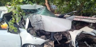ग्रेटर नोएडा एक्सप्रेसवे पर दर्दनाक हादसा, पेड़ से टकराई कार, पति-पत्नी व तीन महीने के बच्चे समेत चार की मौत car accident on greater noida expressway