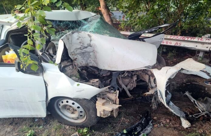 car accident on greater noida expressway