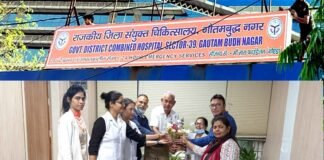 जिला अस्पताल को दान दिया ग्लो साइन बोर्ड district hospital Noida sector-30