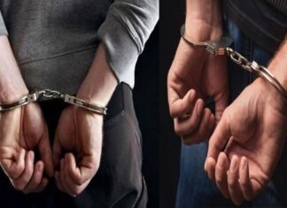 उत्तराखंड: यहाँ सीएमओ कार्यालय में विजिलेंस का छापा, 16 हजार की रिश्वत लेते हुए स्वास्थ्य विभाग के अधिकारी व कर्मचारी गिरफ्तार employees arrested for taking bribe