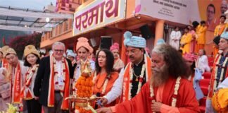 G20 के प्रतिनिधियों ने किया परमार्थ निकेतन गंगा आरती में प्रतिभाग, गंगा आरती में दिखी जी-20 के ध्येय वाक्य ‘एक पृथ्वी, एक परिवार और एक भविष्य की झलक’ g-20 ganga arti rishikesh