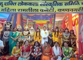 दुगड्डा में चल रही महिला रामलीला मंचन में द्वारीखाल प्रमुख महेन्द्र सिंह राणा ने किया प्रतिभाग
