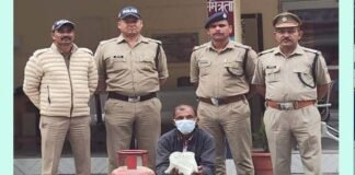 श्रीनगर गढ़वाल: खाली घरों की रेकी कर चोरी करने वाला आरोपी चोरी के माल सहित गिरफ्तार police arrested the accused with stolen goods