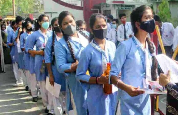 uttarakhand-govt-schools-12 uttarakhand govt schools 12th class students uniform