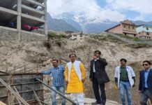 बदरीनाथ में एक वर्ष में तैयार होगा 50 बेड का चिकित्सालय, विभागीय अधिकारियों को दिये तेजी से निर्माण कार्य पूरा करने के निर्देश 50 bed hospital will be ready in Badrinath