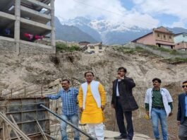 बदरीनाथ में एक वर्ष में तैयार होगा 50 बेड का चिकित्सालय, विभागीय अधिकारियों को दिये तेजी से निर्माण कार्य पूरा करने के निर्देश 50 bed hospital will be ready in Badrinath