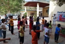 लर्निंग विथ उलार रचनात्मक बाल शिविर के दूसरे दिन बच्चों ने सीखे कहानी लेखन, स्कैच व पेंटिंग के गुर