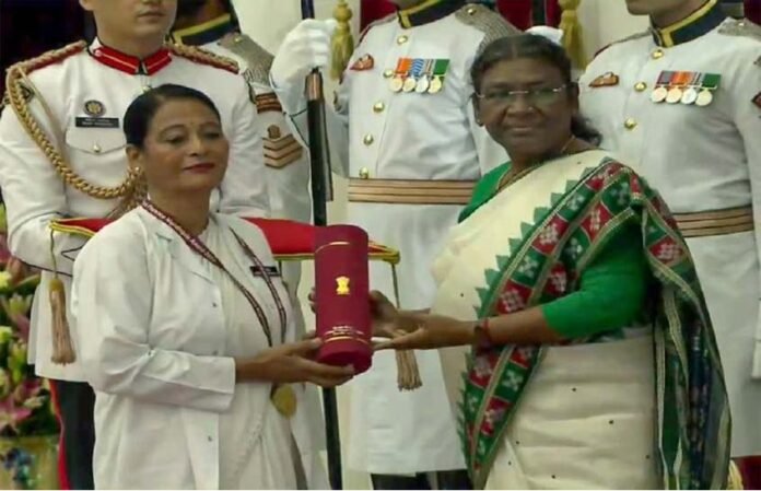 Manju Kaida of Haldwani got National Florence Nightingale Award