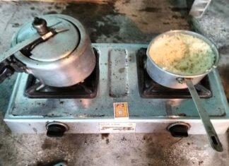 पौड़ी के इस गांव में चोरों ने एक ही रात में तीन बंद घरों के ताले तोड़े, वहीँ दाल भात बनाया, खाया और सामान लेकर चल दिये Unknown thieves broke the locks of three closed houses in Sural village