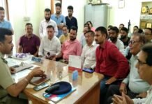 श्रीनगर में भी लव जिहाद की चिंगारी!, हिंदू लड़की को भगाने की कोशिश का आरोप, स्थानीय लोगों ने कोतवाली पहुंचकर किया हंगामा