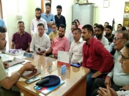 श्रीनगर में भी लव जिहाद की चिंगारी!, हिंदू लड़की को भगाने की कोशिश का आरोप, स्थानीय लोगों ने कोतवाली पहुंचकर किया हंगामा