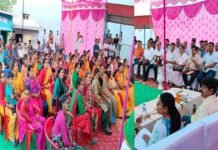 पौड़ी जिले के प्राथमिक विद्यालय में आयोजित रात्रि चौपाल में ग्रामीणों ने उठाई समस्यायें, सचिव आर मीनाक्षी सुंदरम ने दिए तत्काल निस्तारण के निर्देश