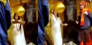 केदारनाथ धाम के गर्भगृह में महिला द्वारा नोट उड़ाने का वीडियो वायरल होने पर तीर्थ पुरोहितों में आक्रोश, धार्मिक भावनाओं को ठेस पहुंचाने के मामले में मुकदमा दर्ज woman blowing notes in Kedarnath