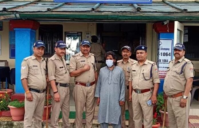 Barber arrested for abducting mother of three children in Almora