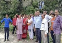 बौसाल-भेटी-कल्जीखाल मोटर मार्ग के सुधारीकरण के लिए ग्रामीणों का प्रदर्शन Bosal-Bheti-Kaljikhal motorway