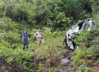 उत्तरकाशी में गहरी खाई में गिरी कार, दो की मौत, एक घायल Car fell into a deep gorge in Uttarkashi