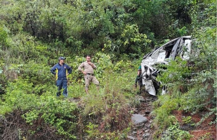 Car fell into a deep gorge in Uttarkashi