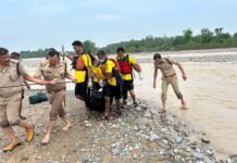 कोटद्वार में मालन पुल टूटने से नदी में बहे युवक का शव बरामद Dead body of a young man recovered in Kotdwar due to collapse of Malan bridge