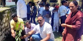 लायंस इंटरनेशनल क्लब श्रीनगर ने किया फलदार पौधों का रोपण Lions International Club Srinagar planted fruit trees