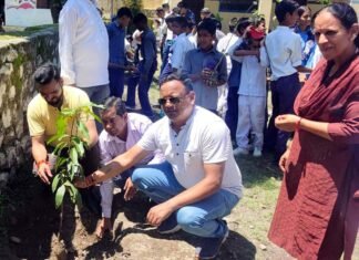 लायंस इंटरनेशनल क्लब श्रीनगर ने किया फलदार पौधों का रोपण Lions International Club Srinagar planted fruit trees