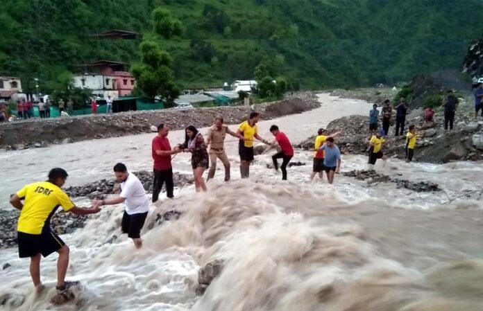 Temporary-bridge-washed-awa Temporary bridge washed away due to heavy rains in Sitapur, SDRF rescues 100 people