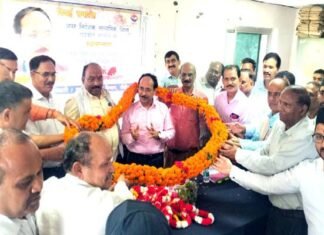 अपर निदेशक माध्यमिक शिक्षा महावीर सिंह बिष्ट को दी भावभीनी विदाई
