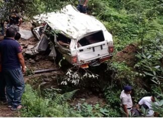 चमोली में दर्दनाक हादसा, गहरी खाई में गिरा बोलेरो वाहन, दो की मौत, 8 घायल