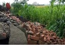 उत्तराखंड : यहाँ भारी बारिश से मकान ध्वस्त, पति-पत्नी की मलबे में दबने से मौत, बालिका घायल couple-dies-after-roof-collapses-due-to-rain-in-kashipur