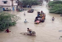 बाढ़ की चपेट में दिल्ली: सभी स्कूल-कॉलेज बंद, खतरे के निशान से 3 मीटर ऊपर बह रही है यमुना, पीने के पानी का हो सकता है संकट Delhi in the grip of floods