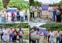 राष्ट्रीय मत्स्य पालक दिवस पर रिवर रेचिंग अभियान के तहत नयार नदी बांघाट में छोड़ा 50 हज़ार मत्स्य बीज, अब होंगी रोहू लेकर सिल्वर व गोल्डन कार्प प्रजाति की मछलियाँ fish seeds National Fisherman Day