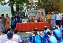 भोले जी महाराज के जन्मोत्सव पर आयोजित पेंटिंग प्रतियोगिता में निशा, नेहा व रिंकी ने मारी बाजी painting competition