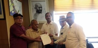 ग्रेटर नोएडा में सांस्कृतिक भवन बनाने की मांग को लेकर प्राधिकरण सीईओ से मिले उत्तराखंड सांस्कृतिक समिति के सदस्य